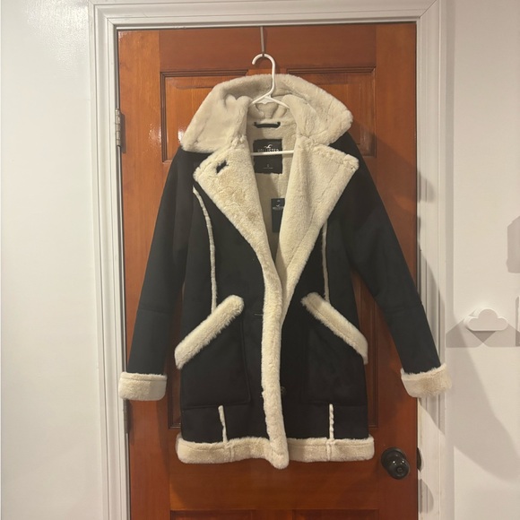 Hollister Black and Cream Teddy Jacket - Picture 4 of 4